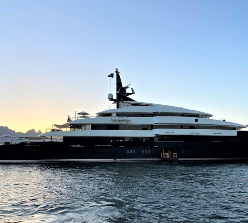 See The Entire List Of Luxury Yachts 86m 282 Ft In Length Charterworld